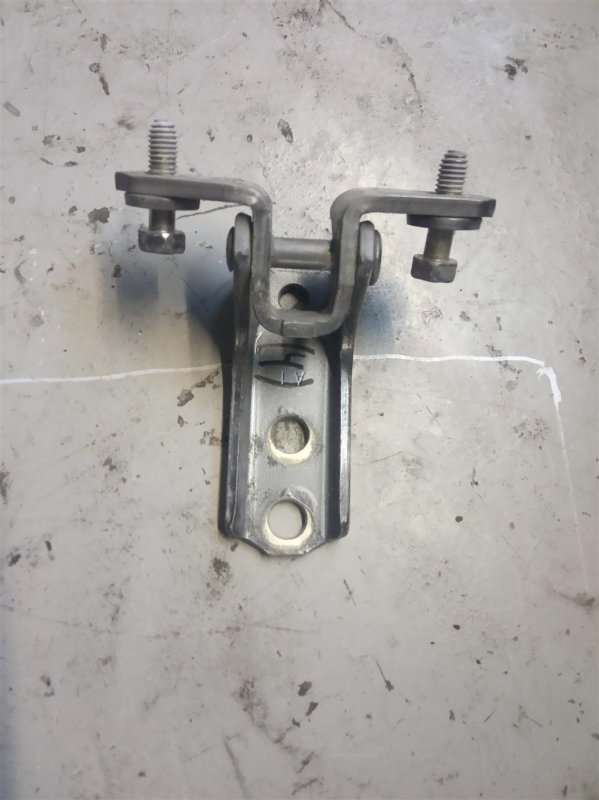 Петля двери нижняя задняя правая OUTLANDER 03-07 2005 Внедорожник 2.4