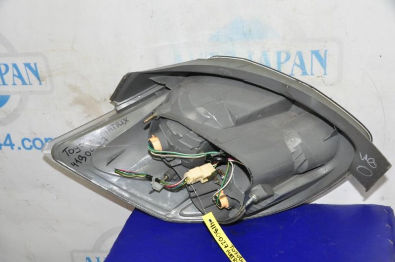Фонарь наружный задний правый TOYOTA MATRIX 02-08 ZZE132 1.8L 1ZZ-FE