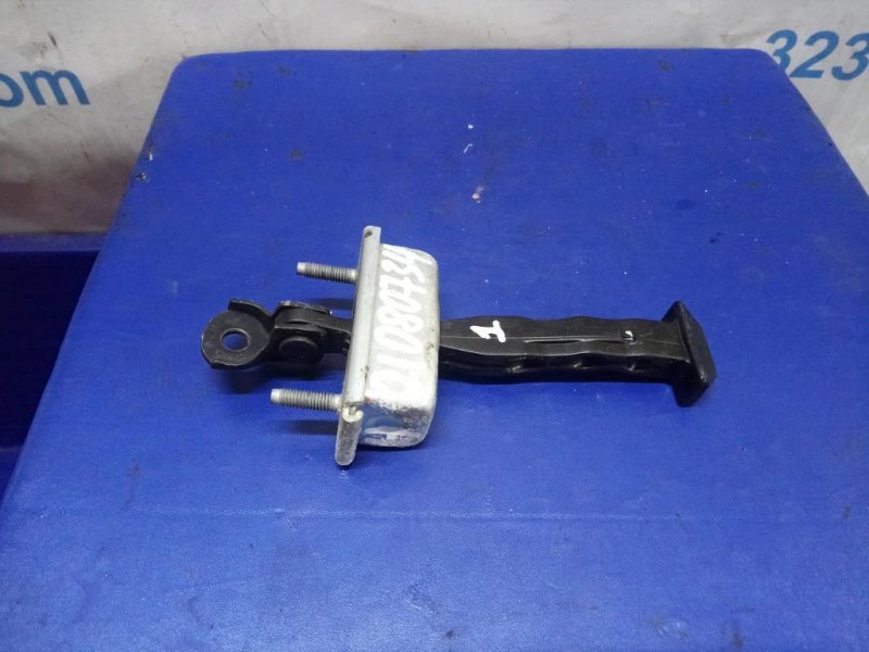 Запчасть ограничитель двери задний правый FORD FOCUS 10-18 CP9Z-5827204-A Б/У Ограничитель двери задний правый FORD FOCUS 10-18 CP9Z-5827204-A Б/У