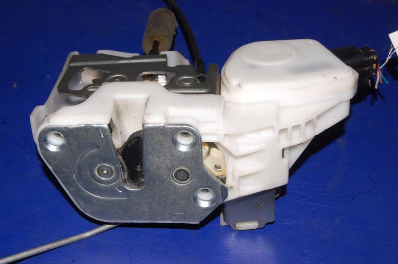 Замок двери передний левый MITSUBISHI GALANT 03-12 MR599899 Б/У