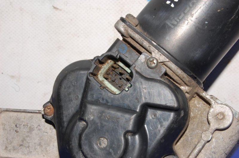 Моторчик стеклоочистителя передний MURANO Z50 02-07