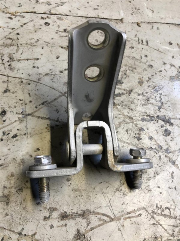 Петля двери верхняя передняя правая OUTLANDER 03-07 2005 Внедорожник 2.4