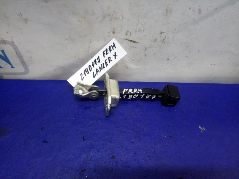 Ограничитель двери передний правый MITSUBISHI LANCER X 10 07-15 5702A079 Б/У