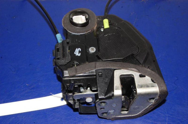 Замок двери задний правый TOYOTA VENZA 09-16 69050-06100 Б/У