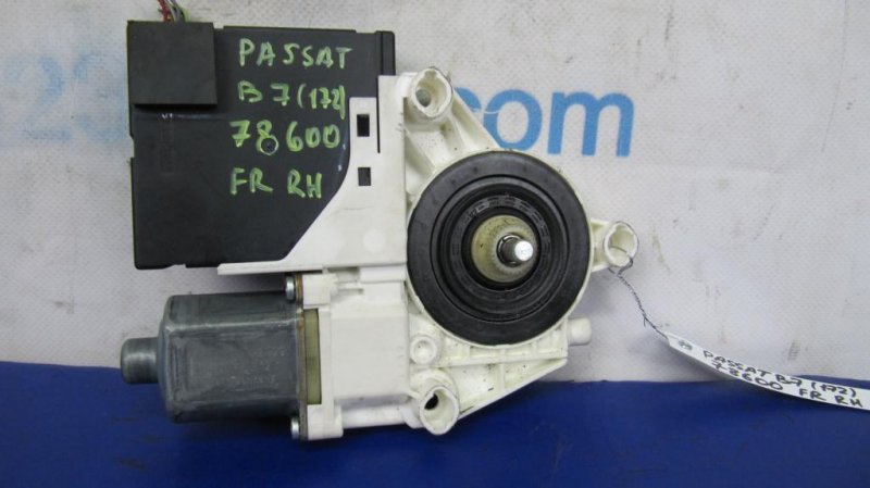 Моторчик стеклоподъемника передний правый VOLKSWAGEN PASSAT B7 11-15 3C0 959 792 B Б/У