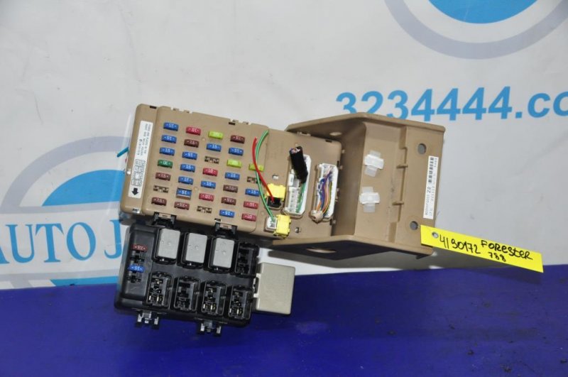 Блок предохранителей салон SUBARU FORESTER SH 07-12 2010 Внедорожник 2.5 FB25B 82201FG010 Б/У