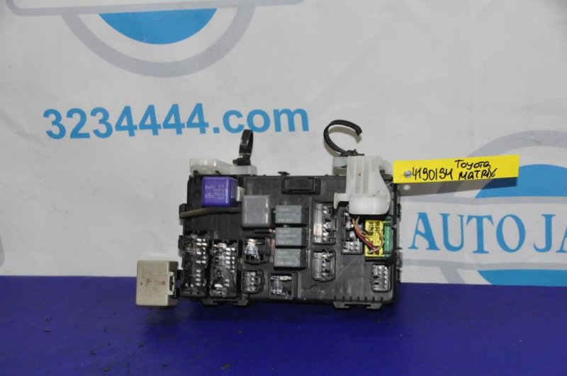 Блок предохранителей салон TOYOTA MATRIX 02-08 2005 ZZE132 1.8L 1ZZ-FE 82730-01020 Б/У