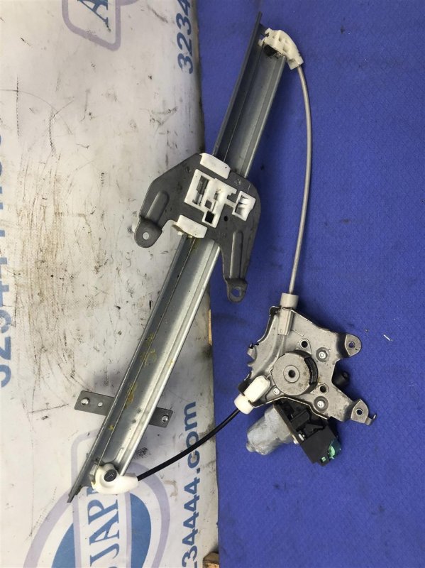 Стеклоподъемник задний левый G25/G35/G37/Q40 06-14