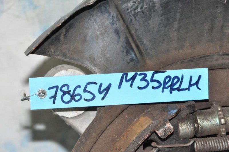 Цапфа задняя левая M35/M45 04-10