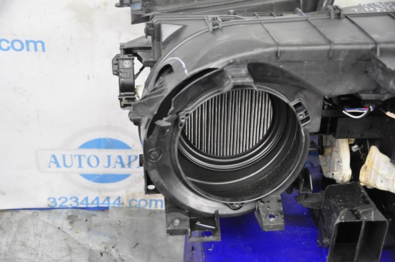 Корпус печки MATRIX 02-08 2005 ZZE132 1.8L 1ZZ-FE Корпус печки MATRIX 02-08 2005 ZZE132 1.8L 1ZZ-FE