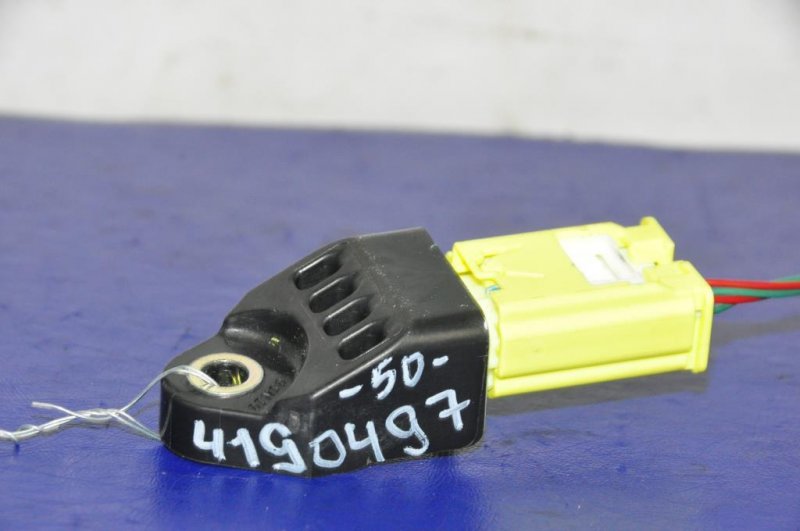 Датчик удара TOYOTA CAMRY 50 12-15 89831-06060 Б/У