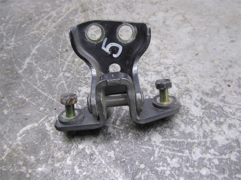 Петля двери верхняя задняя левая OUTLANDER 03-07