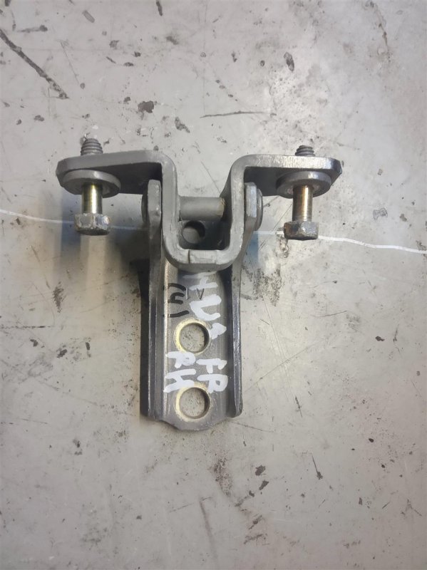 Петля двери нижняя передняя правая OUTLANDER 03-07 Петля двери нижняя передняя правая OUTLANDER 03-07