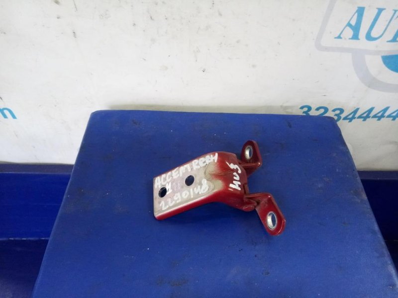 Запчасть петля двери нижняя задняя правая HYUNDAI ACCENT MC 06-10 79360-0U000 Б/У Петля двери нижняя задняя правая HYUNDAI ACCENT MC 06-10 79360-0U000 Б/У