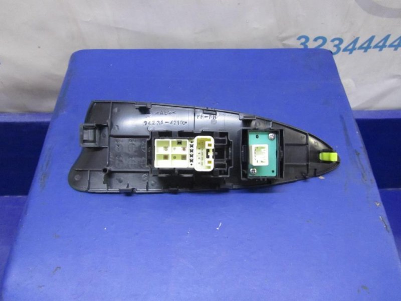 Кнопка стеклоподъемника передняя правая RAV4 05-12 Кнопка стеклоподъемника передняя правая RAV4 05-12