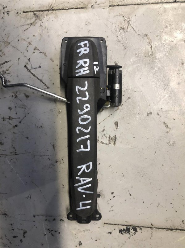Ручка двери наружная передняя правая TOYOTA RAV4 05-12 69211-42010 Б/У