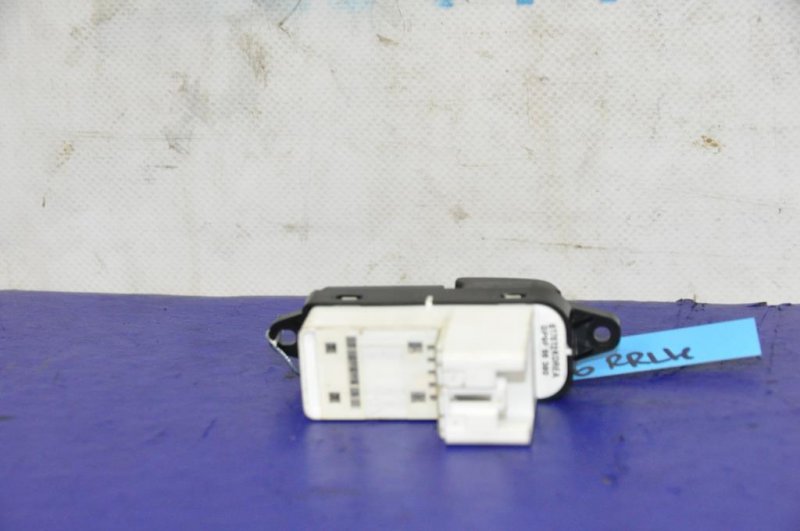 Кнопка стеклоподъемника задняя MAZDA 6 GG 02-07