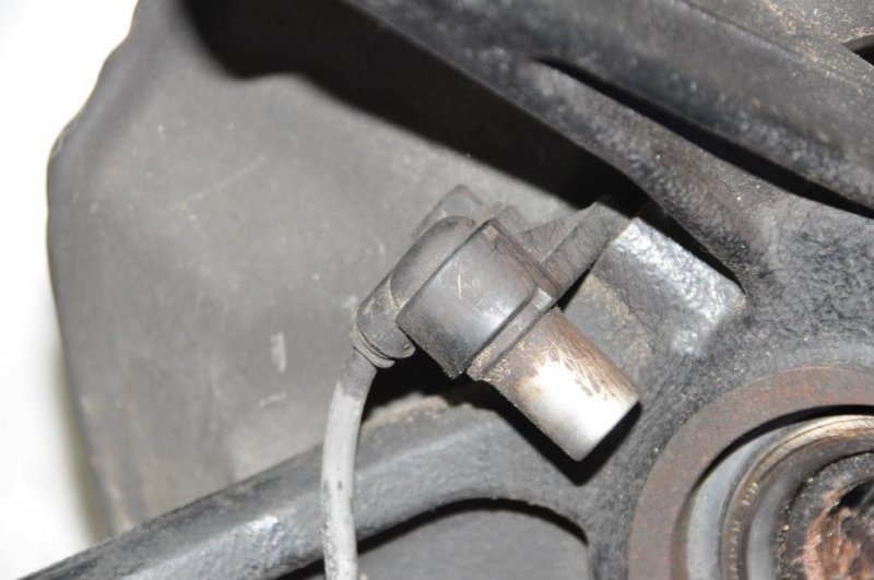 Датчик ABS передний правый MAZDA 6 GG 02-07 GJ6A-43-70XD Б/У