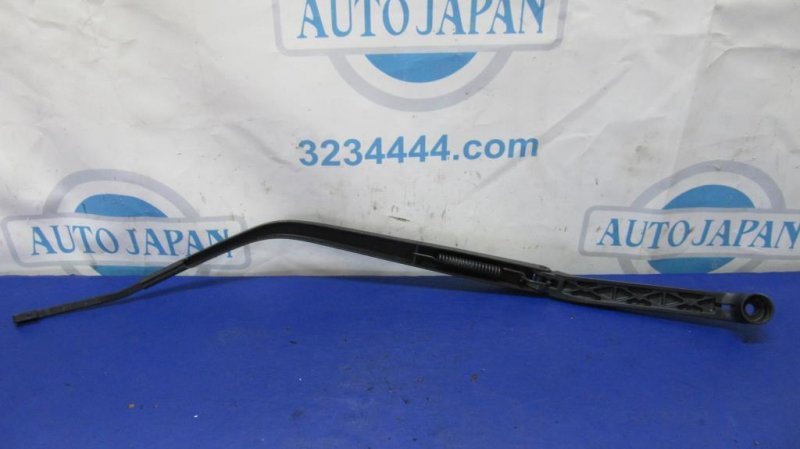 Поводок стеклоочистителя передний MITSUBISHI LANCER X 10 07-15 8250A185 Б/У