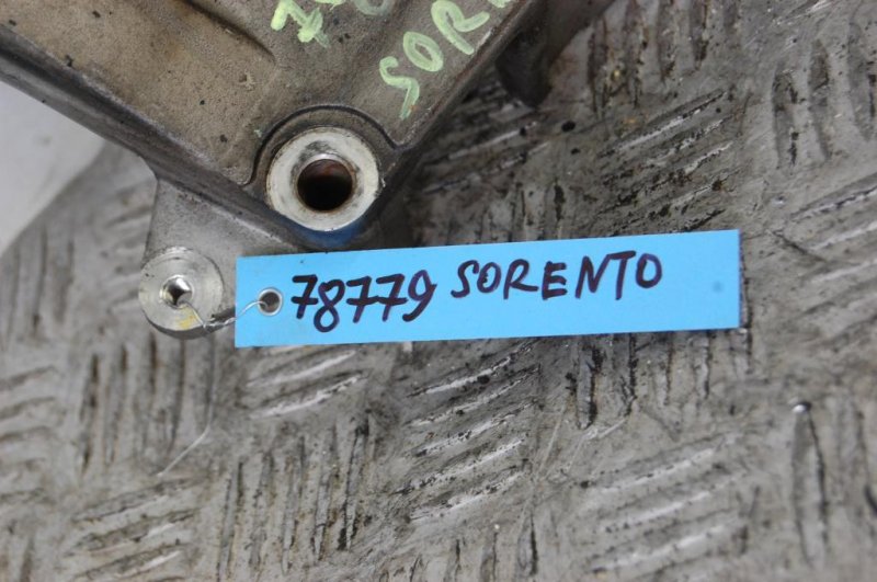 Кронштейн двигателя KIA SORENTO BL 02-09
