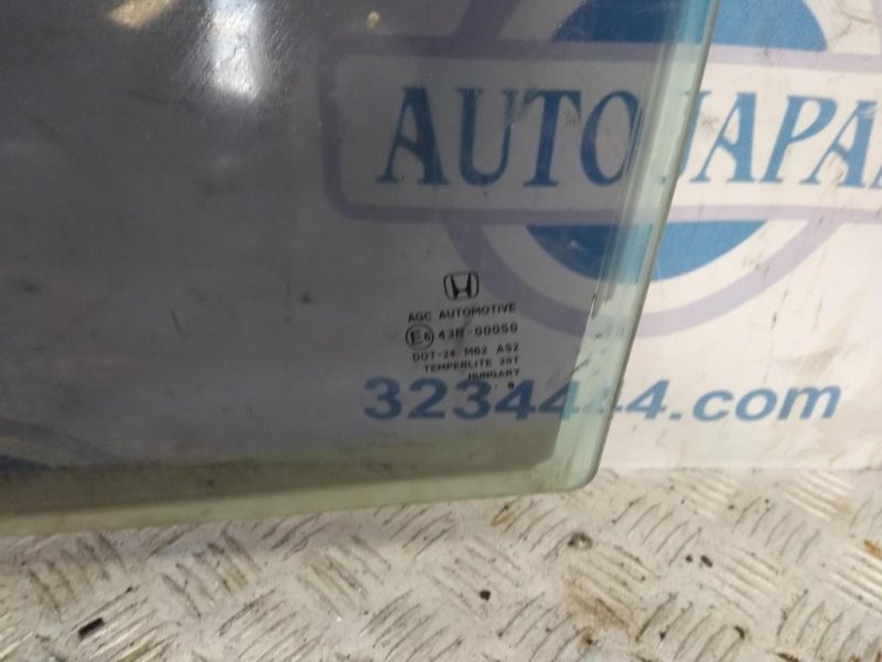 Стекло двери переднее левое CRV 06-12