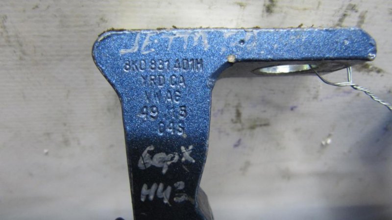 Петля двери верхняя JETTA USA 10-17