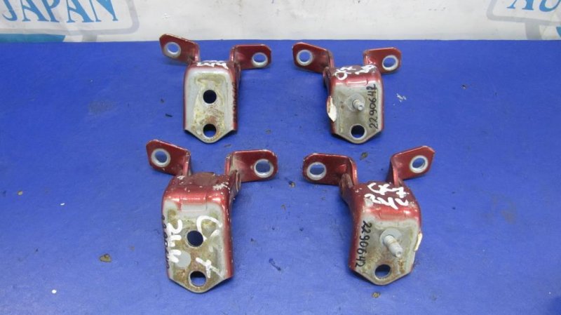 Петля двери MAZDA CX-7 06-12 Б/У