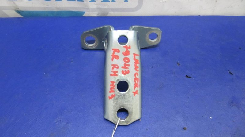 Петля двери нижняя задняя левая LANCER X 10 07-15 Петля двери нижняя задняя левая LANCER X 10 07-15