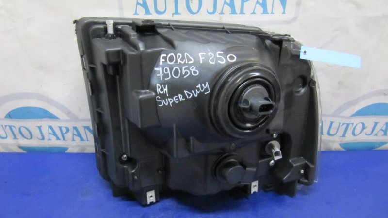 Фара передняя правая FORD F250 05-07