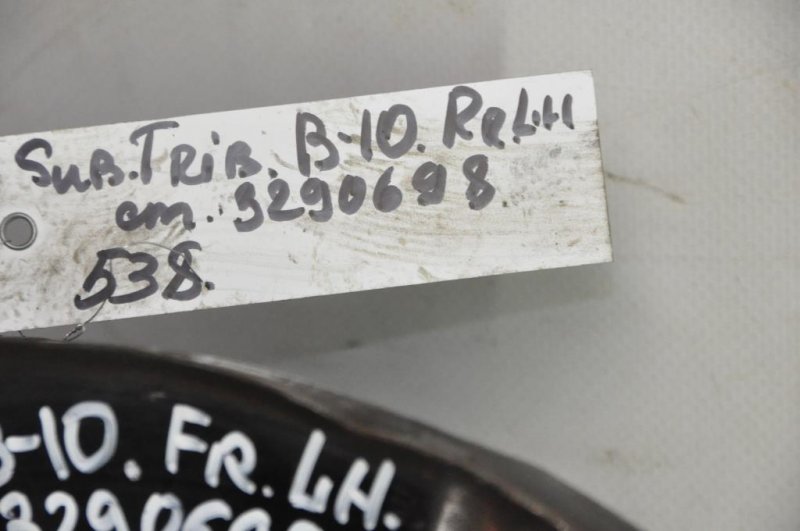 Кулак поворотный передний левый SUBARU TRIBECA B10 07-13 Внедорожник 3.6