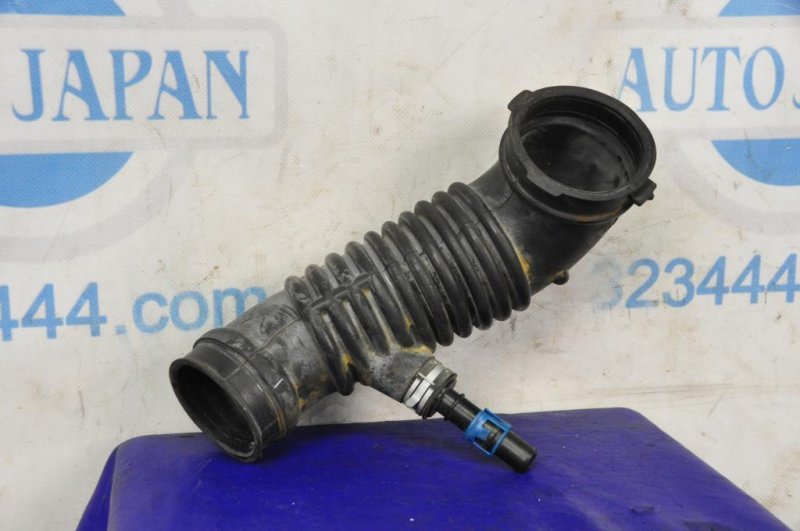 Патрубок воздушного фильтра MAZDA CX-7 06-12 L33E-13-220 Б/У