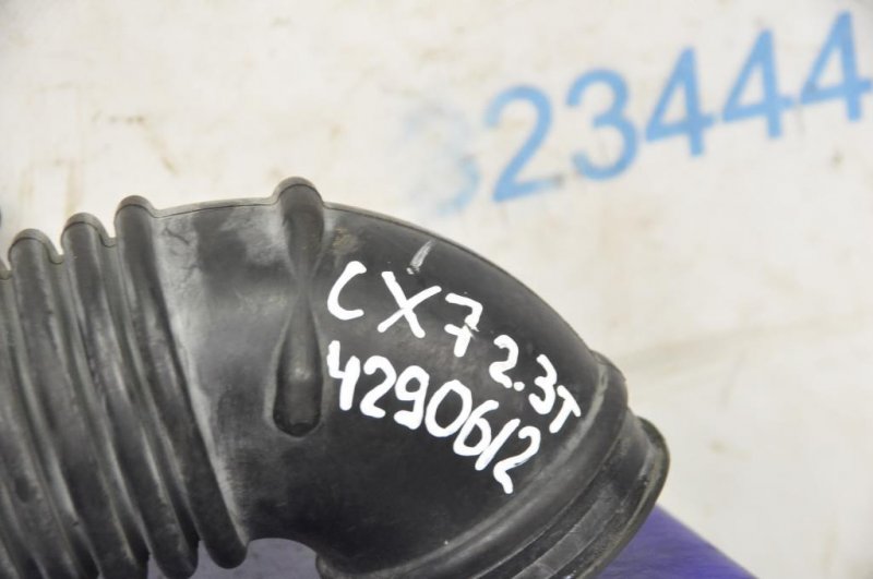 Патрубок воздушного фильтра CX-7 06-12