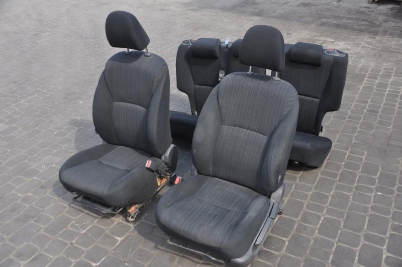 Сиденья комплект AURIS 06-12