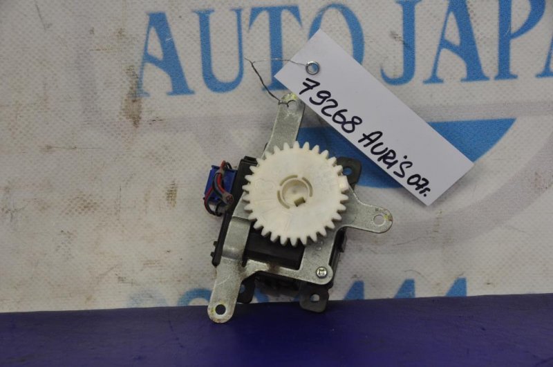 Запчасть моторчик заслонки печки TOYOTA AURIS 06-12 63800-0920 Б/У Моторчик заслонки печки TOYOTA AURIS 06-12 63800-0920 Б/У