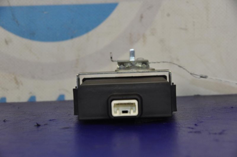 Блок управления центральным замком AURIS 06-12 Блок управления центральным замком AURIS 06-12