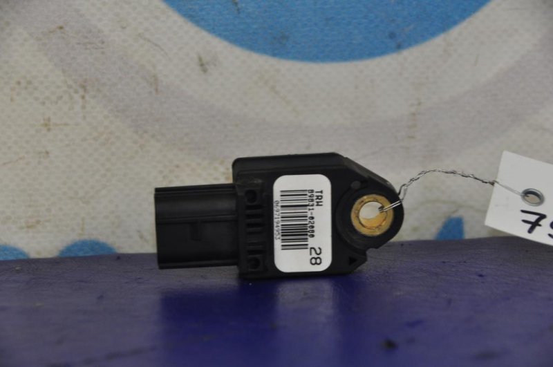 Датчик удара TOYOTA AURIS 06-12 89831-02080 Б/У