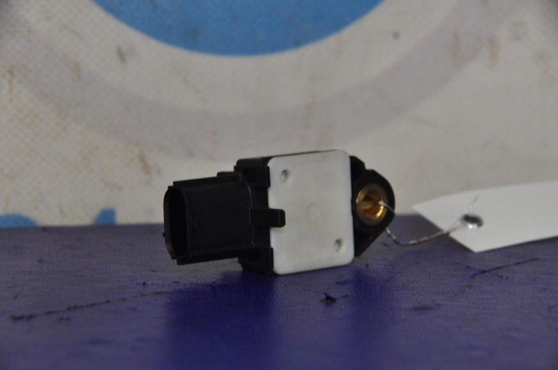 Датчик удара TOYOTA AURIS 06-12