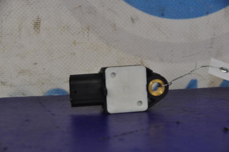 Датчик удара TOYOTA AURIS 06-12 Датчик удара TOYOTA AURIS 06-12