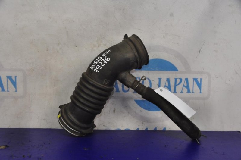 Запчасть патрубок воздушного фильтра TOYOTA AURIS 06-12 178800D090 Б/У Патрубок воздушного фильтра TOYOTA AURIS 06-12 178800D090 Б/У