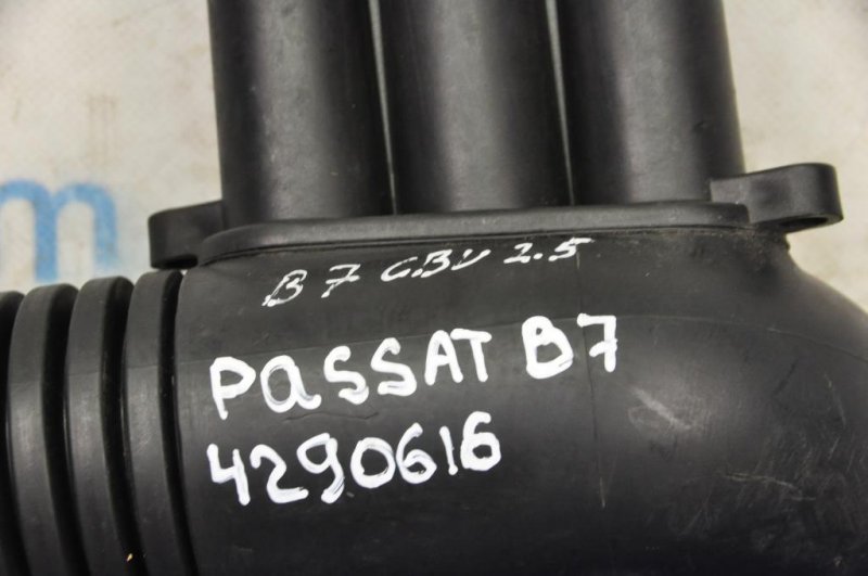 Патрубок воздушного фильтра VOLKSWAGEN PASSAT B7 11-15