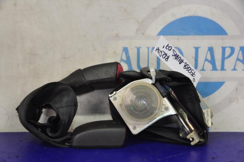 Ремень безопасности задний TOYOTA AURIS 06-12 Б/У