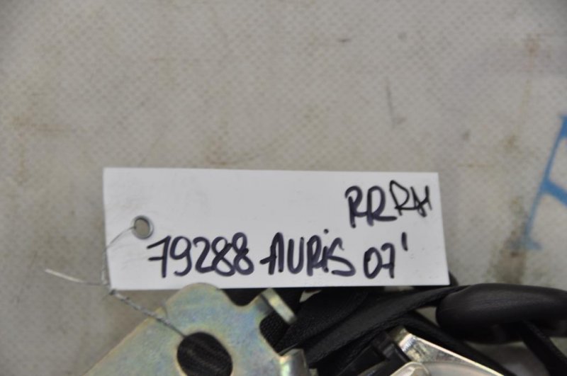 Ремень безопасности задний TOYOTA AURIS 06-12