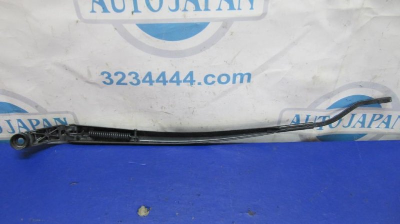 Поводок стеклоочистителя передний RAV4 05-12