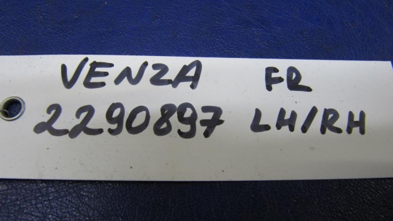 Поводок стеклоочистителя передний TOYOTA VENZA 09-16 Поводок стеклоочистителя передний TOYOTA VENZA 09-16