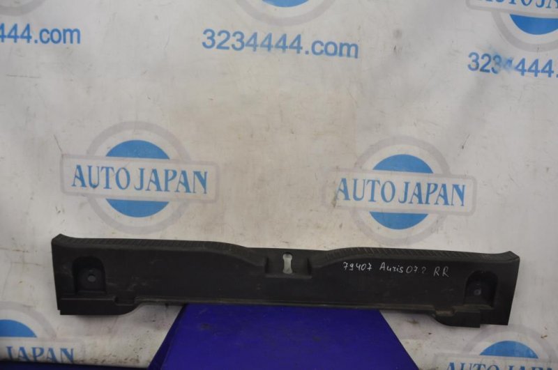 Накладка на порог багажника TOYOTA AURIS 06-12 6471602090 Б/У