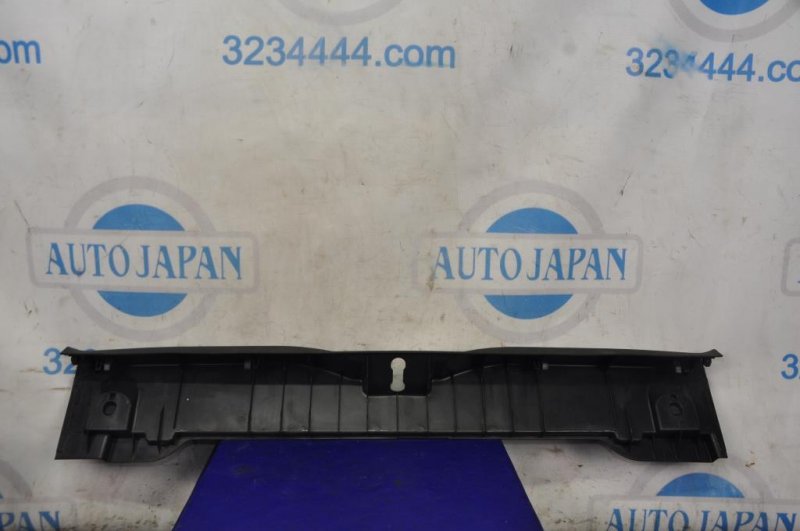 Накладка на порог багажника TOYOTA AURIS 06-12