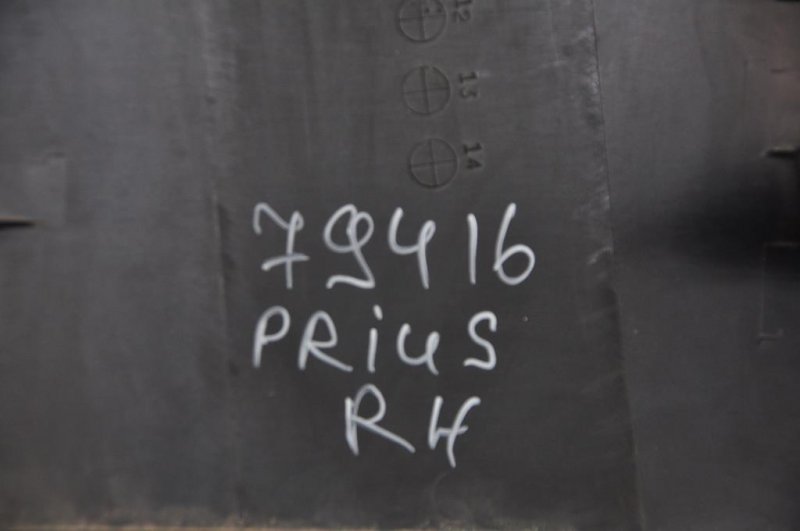 Накладка на стойку кузова PRIUS - 30 09-17