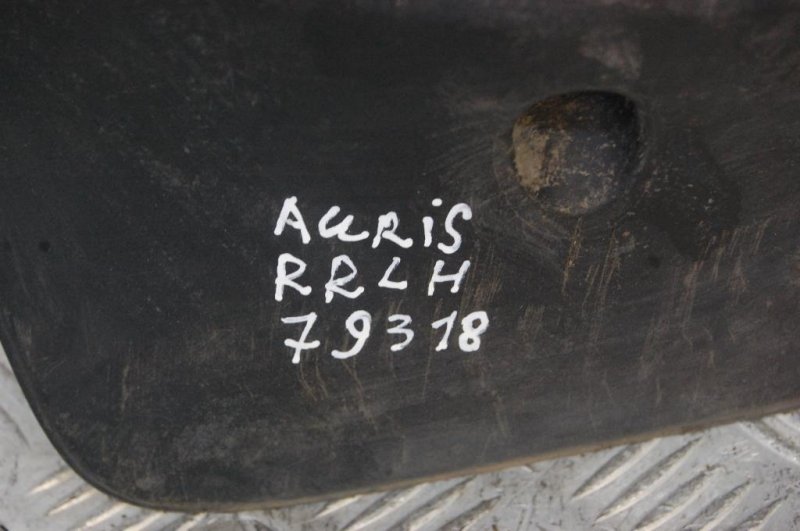 Брызговик задний левый TOYOTA AURIS 06-12