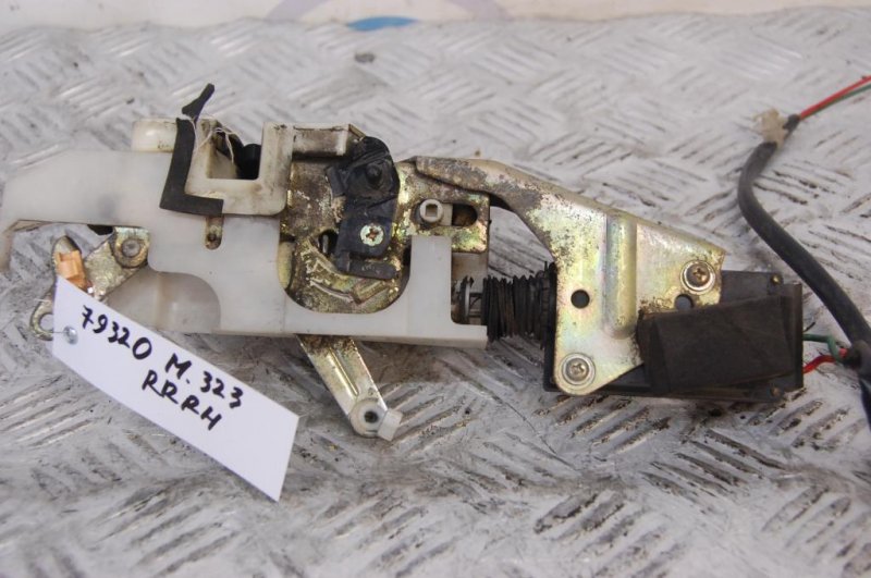 Замок двери задний правый MAZDA 323 BA 94-97 B01A-72-310G Б/У