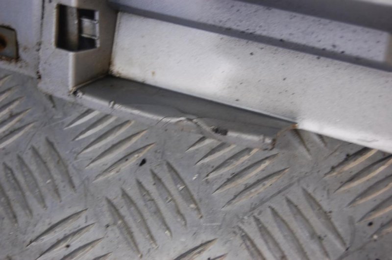 Накладка порога наружная левая PRIUS - 30 09-17